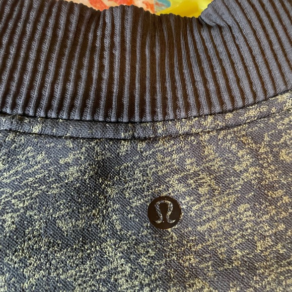 Lululemon top - Picture 3 of 5